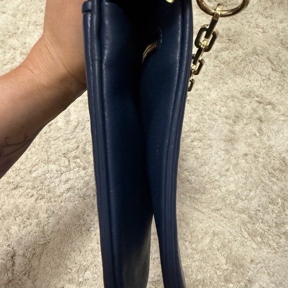 Like New Tory Burch Reva Bonnie Clutch Navy Blue - Picture 4 of 11